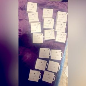 . Qty.10 pair of EarPods qty 6 pair of EararPods